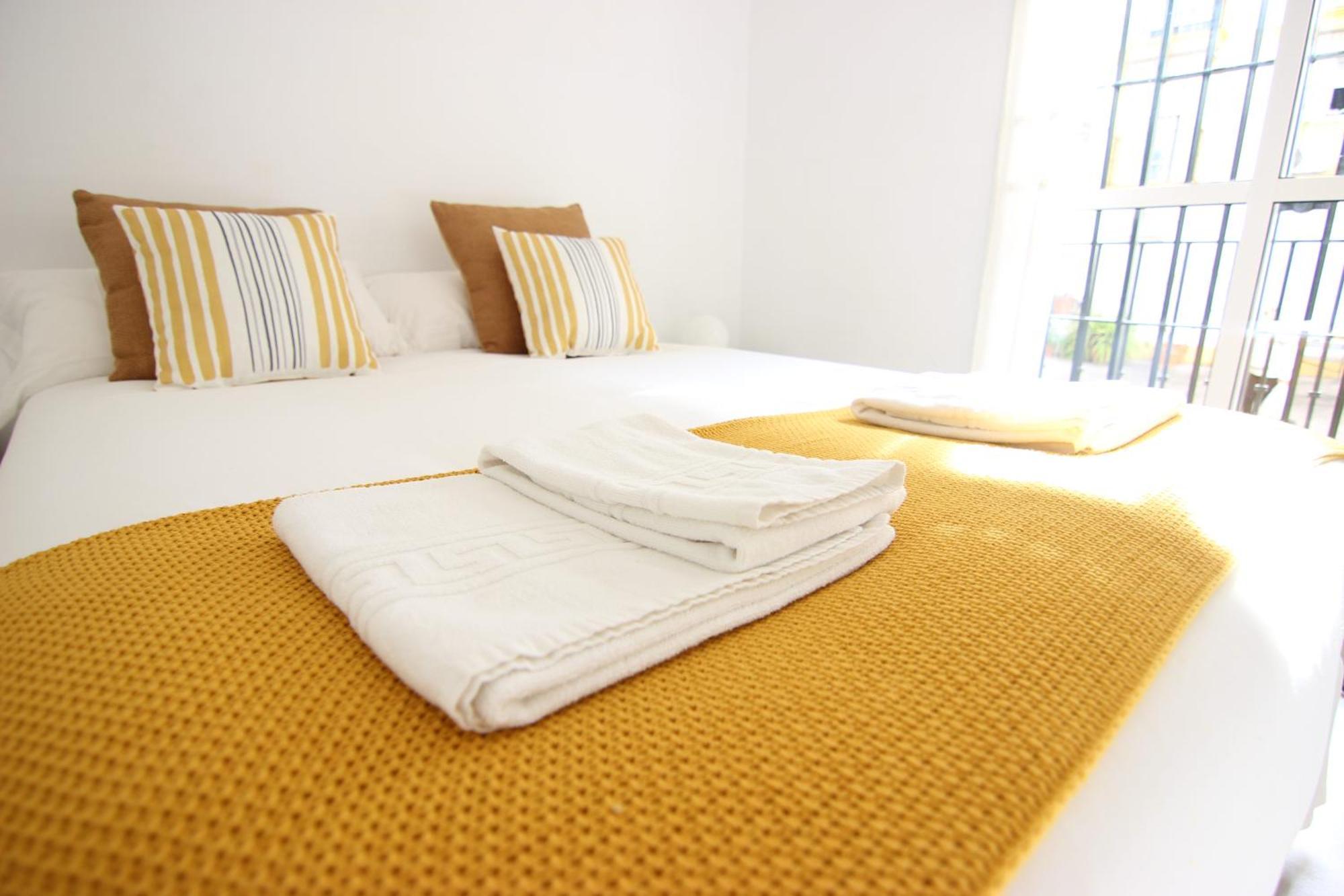 Rentalsevilla Espacioso Apartamento En La Alameda De Hercules Con Parking Esterno foto