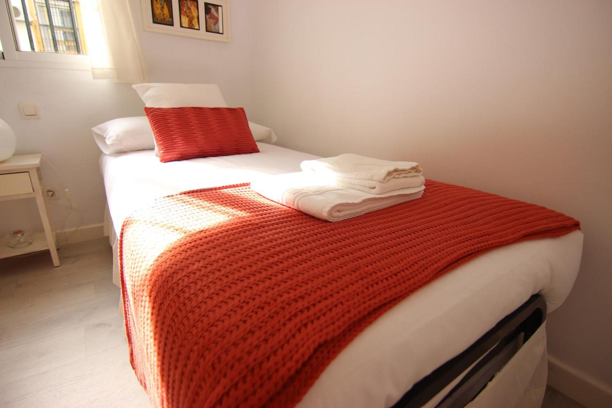 Rentalsevilla Espacioso Apartamento En La Alameda De Hercules Con Parking Esterno foto
